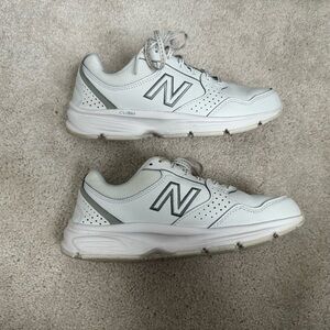 SOLD - White New Balance Women's 411 V1